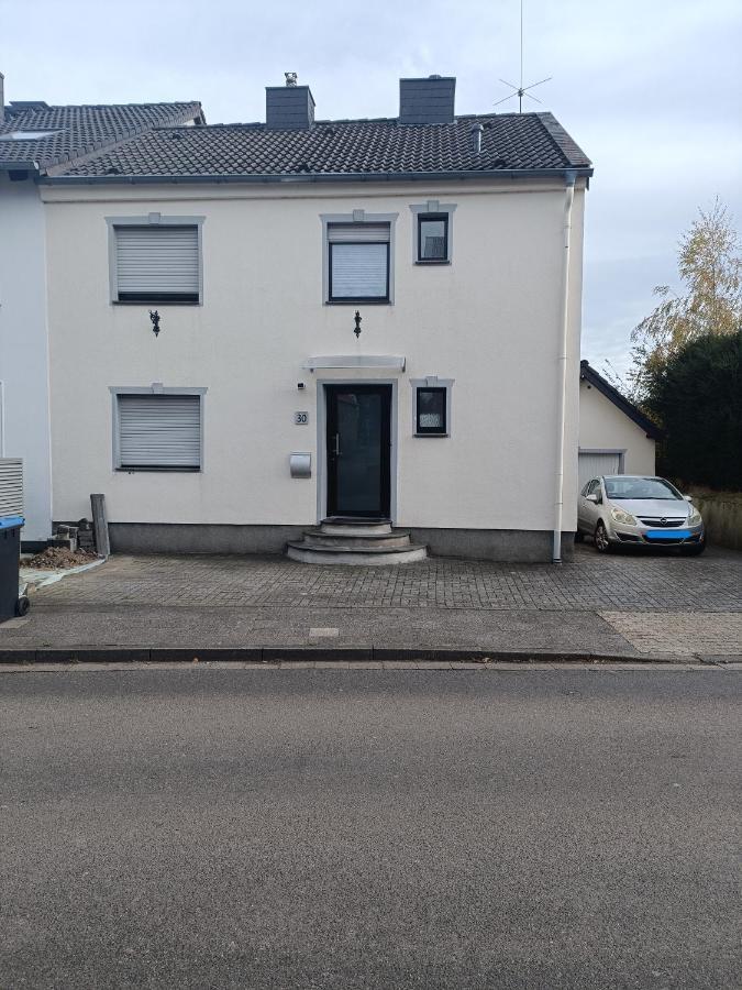 Haus Langert - Einfamilienhaus Mit Terrasse Und Garten Zur Alleinigen Nutzung Baesweiler ภายนอก รูปภาพ